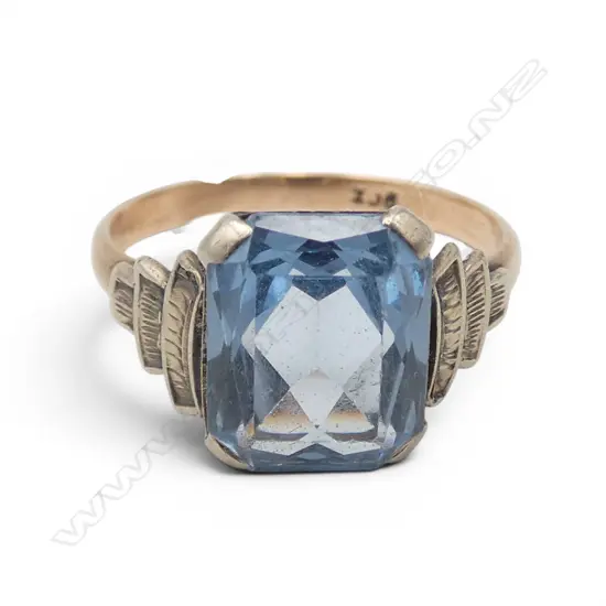 9CT BLUE STONE RING, 2.8gms SIZE L