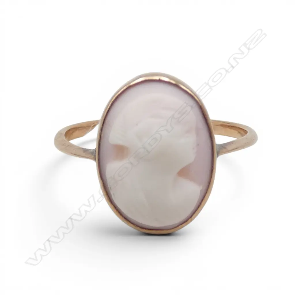 9CT CAMEO RING, 2.8gms SIZE S Image 1++