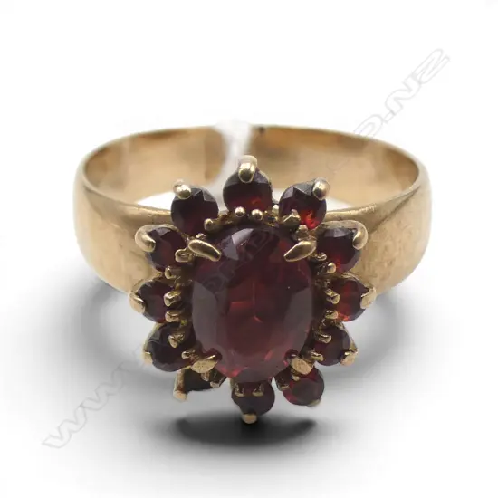 9CT GOLD & GARNET DRESS RING 4.1GMS SIZE R one stone missing