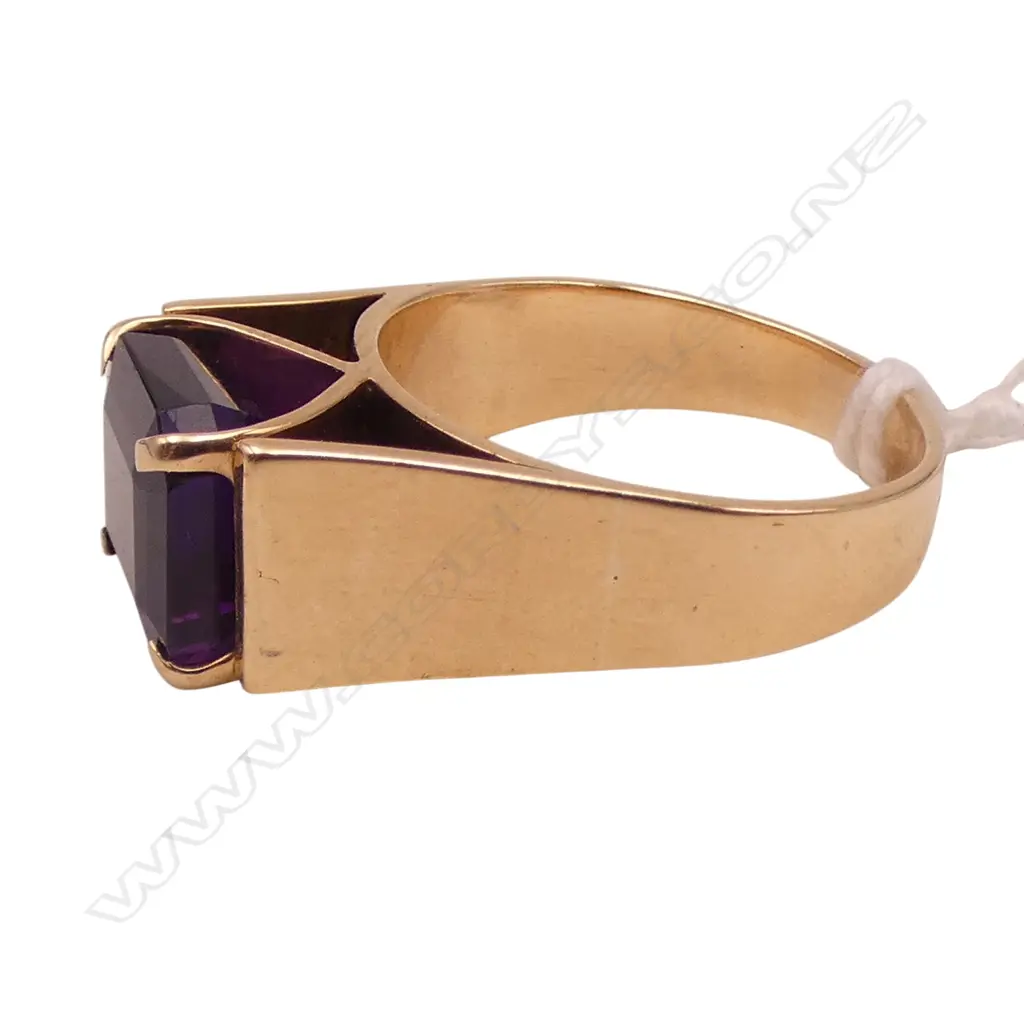 9CT AMETHYST RING, 9.1gms SIZE U Image 1++