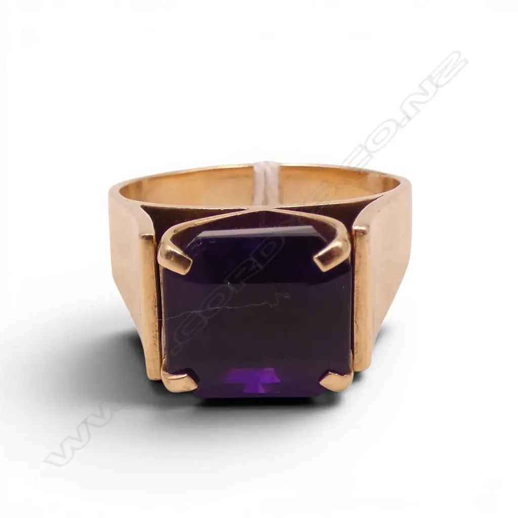 9CT AMETHYST RING, 9.1gms SIZE U Image 1++