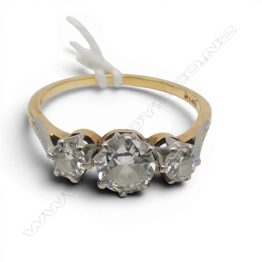 18CT YELLOW & PLATINUM 3 DIAMOND RING, 2.8gms SIZE P Image 1++