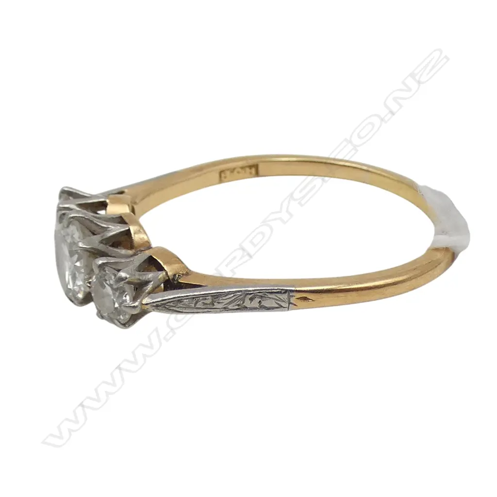 18CT YELLOW & PLATINUM 3 DIAMOND RING, 2.8gms SIZE P Image 1++