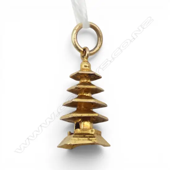 14ct GOLD PAGADA CHARM. 2.63gms