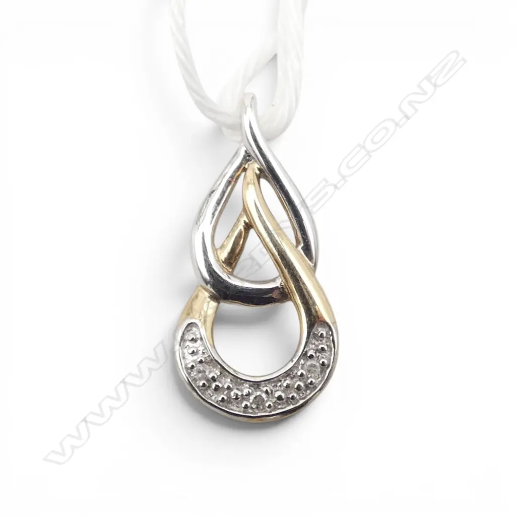 9ct GOLD & SMALL DIAMOND PENDANT 0.7gms Image 1++