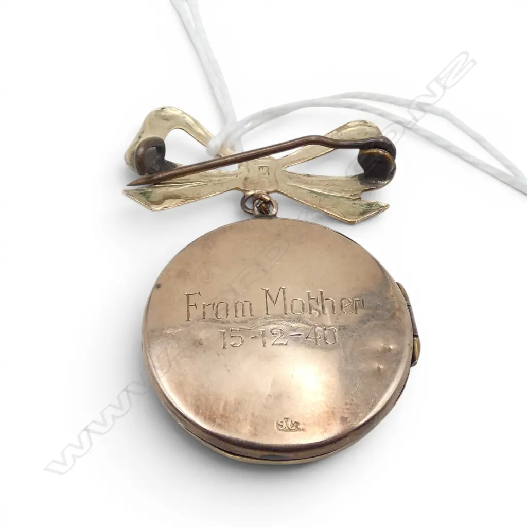 9ct GOLD LOCKET on BOW BROOCH 5gms Image 1++