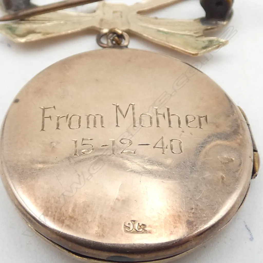 9ct GOLD LOCKET on BOW BROOCH 5gms Image 1++