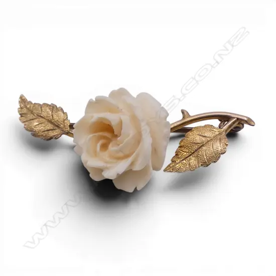 9CT GOLD IVORY ROSE BROOCH 5.2GMS TOTAL WIEGHT 