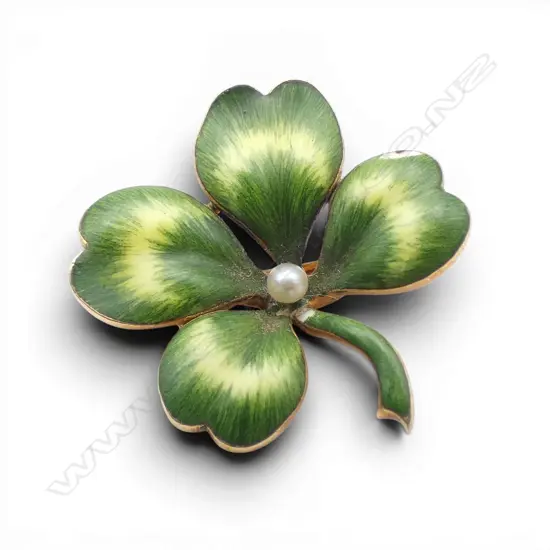 VINTAGE 14CT ENAMEL GREEN SHAMROCK BROOCH, SMALL CHIPS, 22mm dia 4 gms