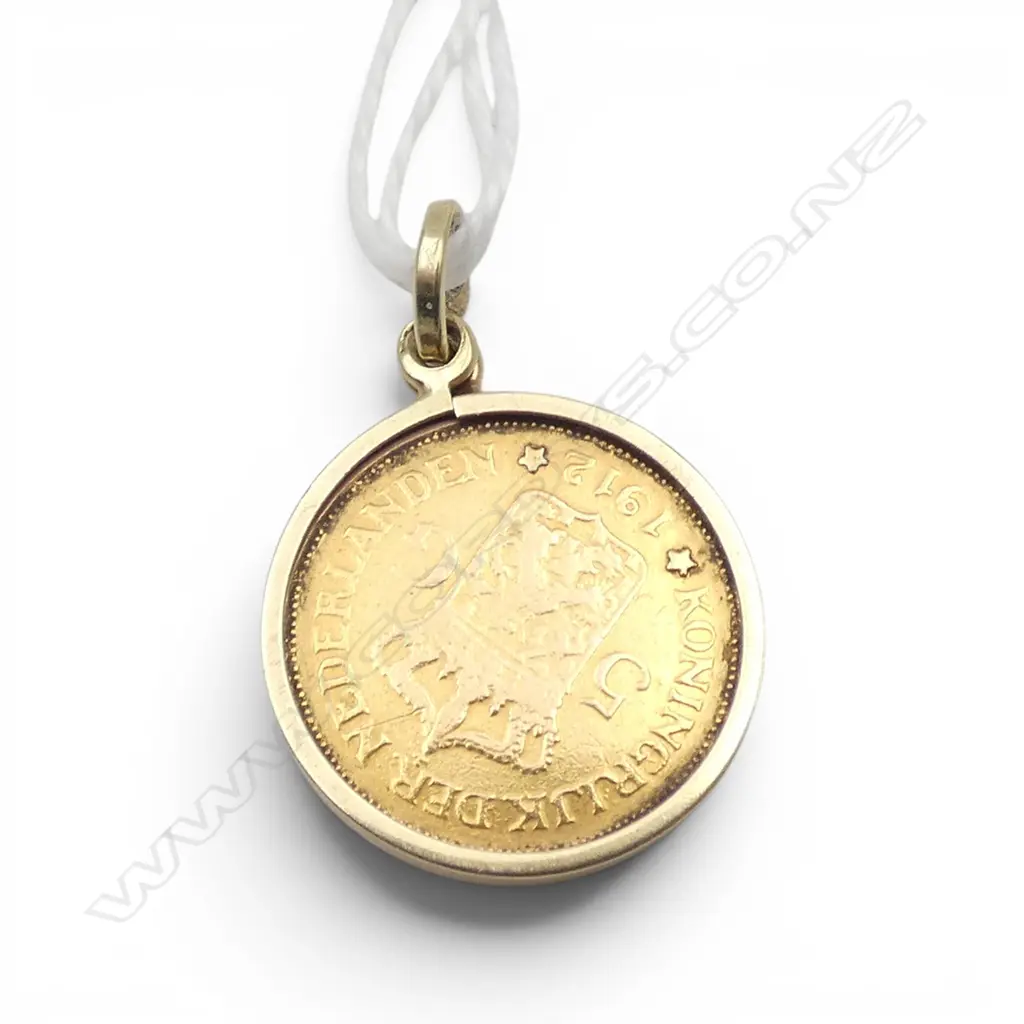 5 GULDER 1912  21.6ct GOLD COIN 3.36gms in 14CT gold frame 3.6gms Image 1++