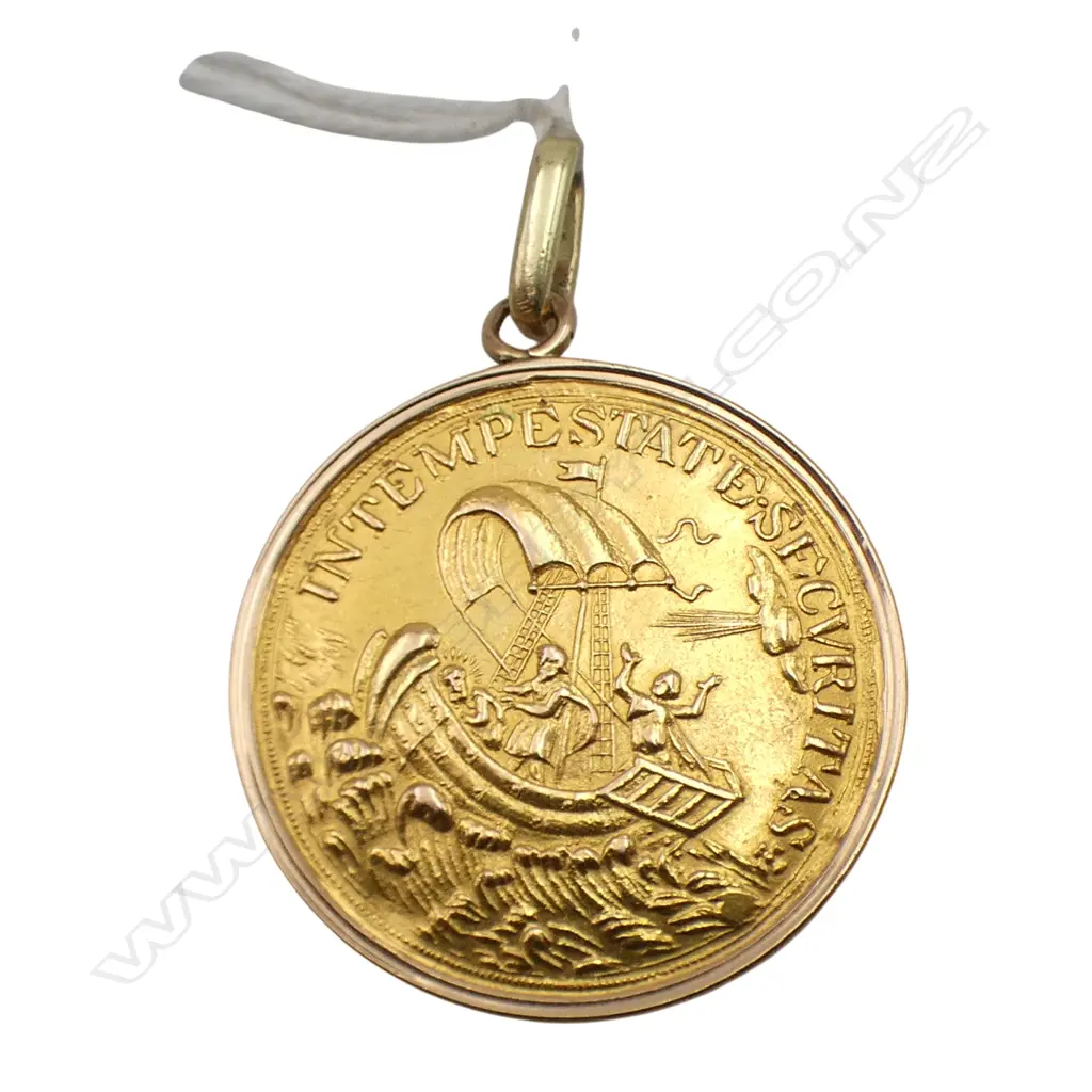 14CT ST GEORGE & THE DRAGON PENDANT 33mm dia, 9.7gms Image 1++