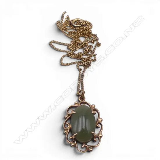 9ct GOLD FRAMED & POUNAMU PENDANT 1.8gms on plated chain
