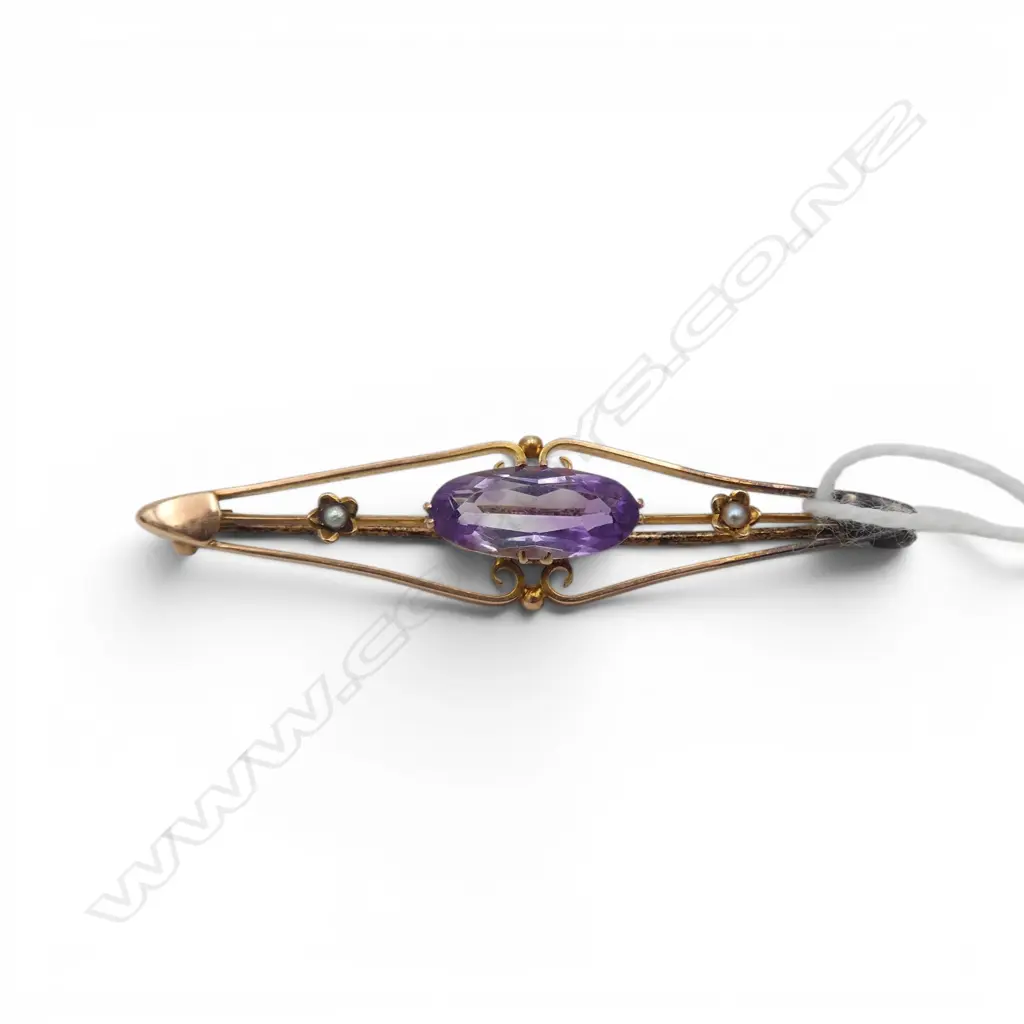 9ct GOLD AMETHYST & PEARL BROOCH 2.66gms in OLD LEATHER BOX Image 1++