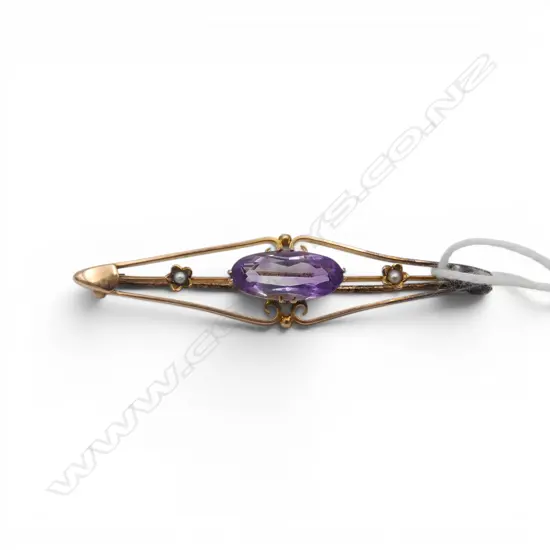 9ct GOLD AMETHYST & PEARL BROOCH 2.66gms in OLD LEATHER BOX