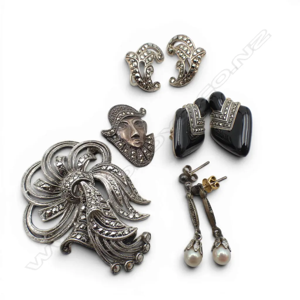 BAG LOT SILVER MARCASITE BROOCH PENDANT EARINGS ETC Image 1++