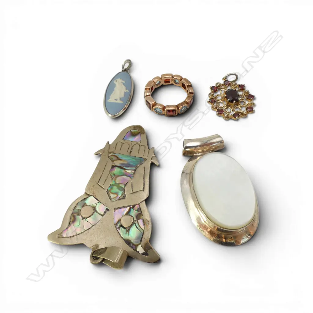 BAG LOT 4 S/SILVER PENDANTS & SILVER MULTI STONE RING Image 1++