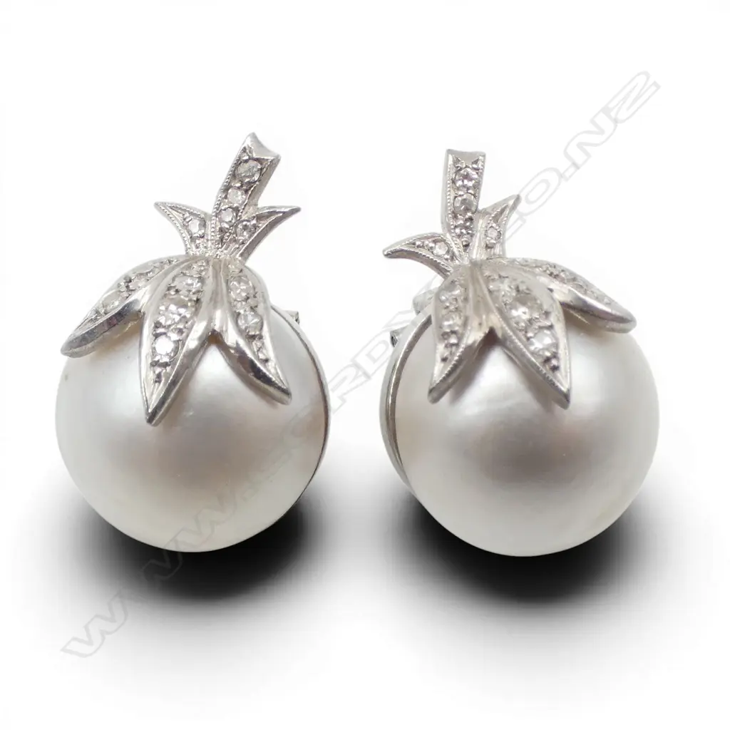 10CT WG, MABE PEARL & DIAMOND CLIP ON EARRINGS, 15mm dia, 13.5gms Image 1++