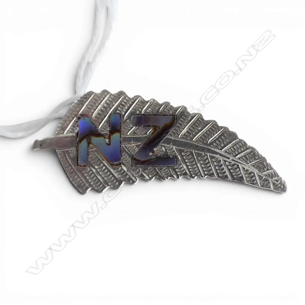 STG SILVER 'N.Z.' FERN BROOCH inset paua L.40mm Image 1++