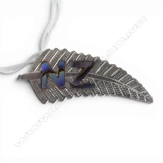 STG SILVER 'N.Z.' FERN BROOCH inset paua L.40mm