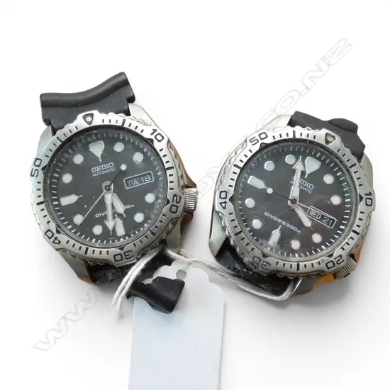 2 SEIKO Automatic DIVER'S 200m WRISTWATCHES running no straps