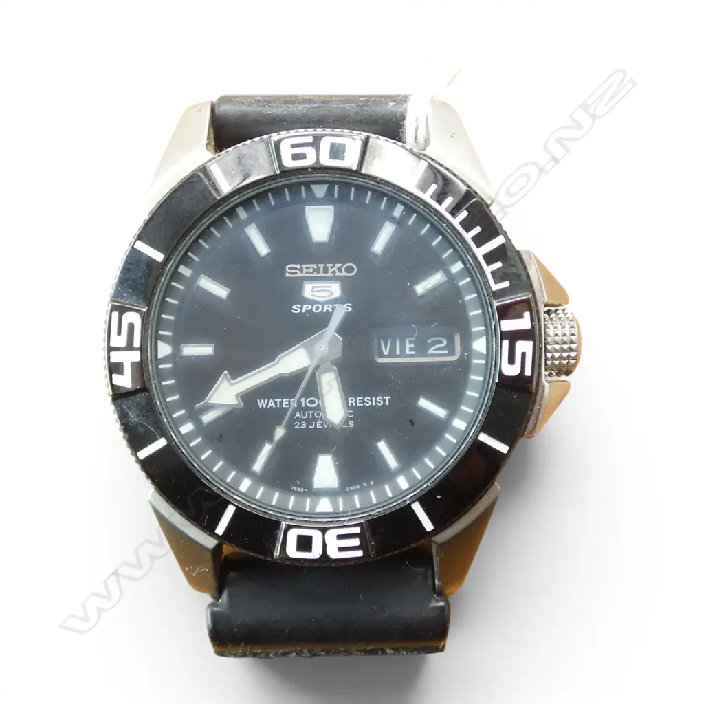 SEIKO 5 'Sports' Automatic DIVER'S 100m WRISTWATCH exhibition back running no strap Image 1++