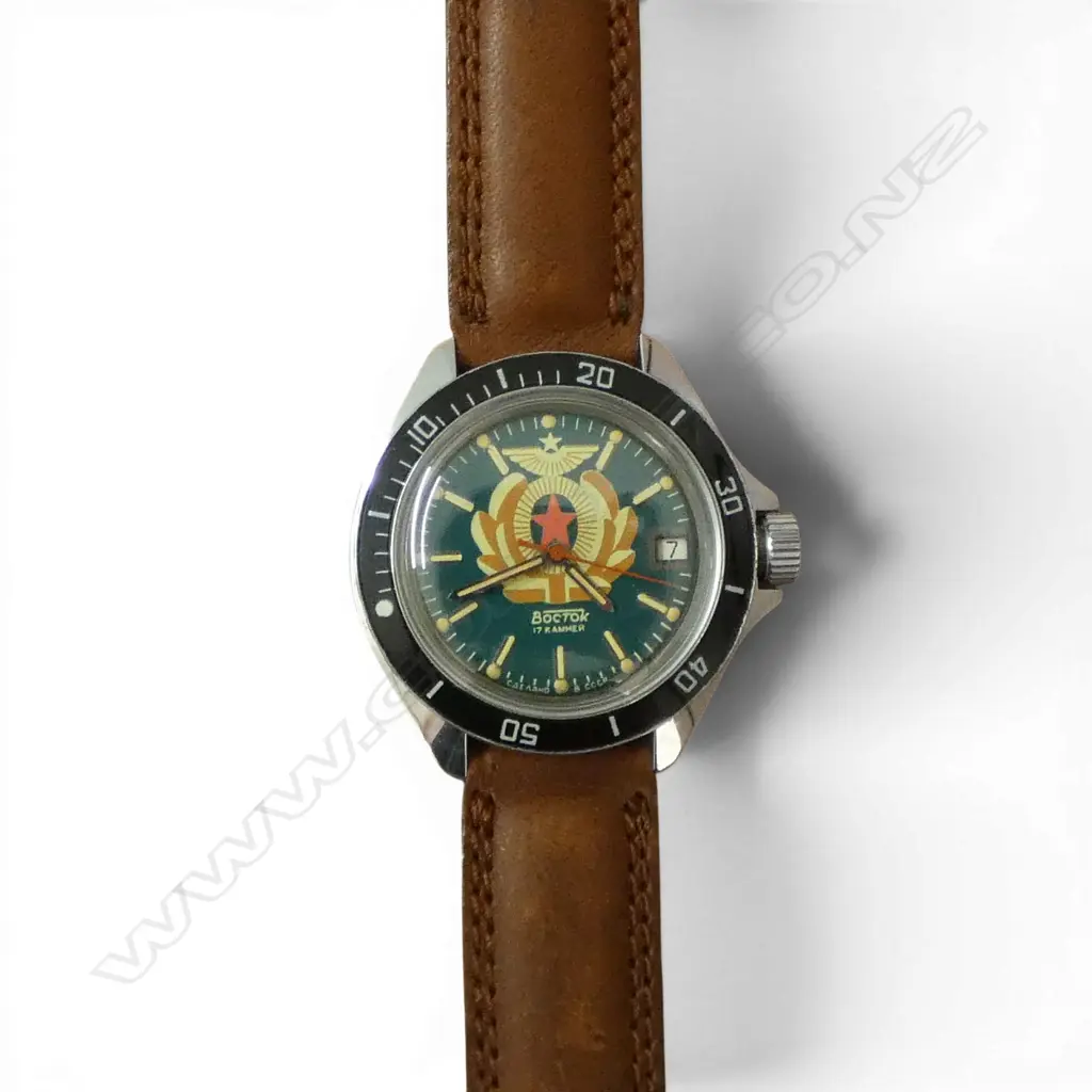 RUSSIAN BOCTOK VINTAGE GENT'S WRISTWATCH w paper work dated 1989 in fitted named wooden case Image 1++