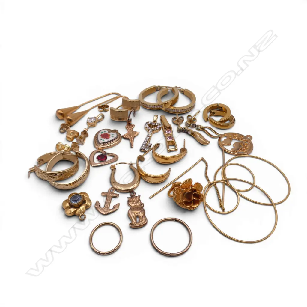 ASST. COSTUME GILT EARRINGS etc Image 1++