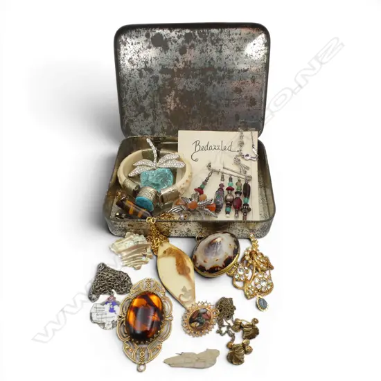 ASST. COSTUME JEWELLERY PINS/BROOCHES etc IN ERII CORONATION TIN