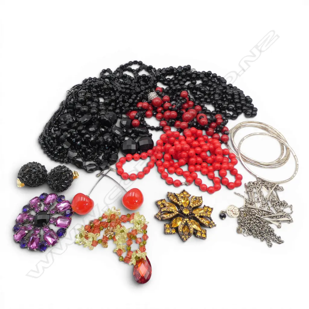 ASST. COSTUME JEWELLERY Image 1++