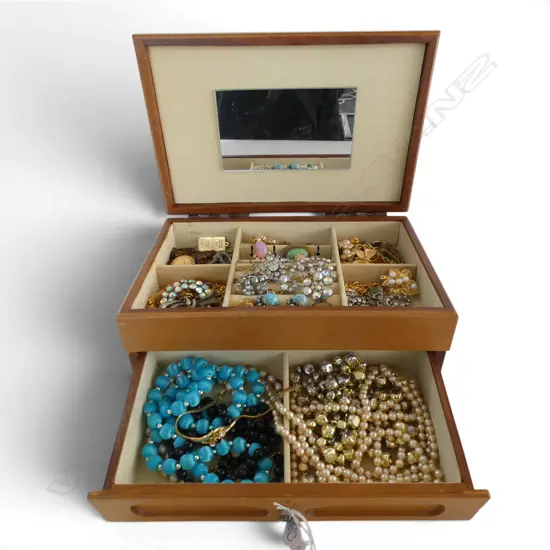 ASST. COSTUME JEWELLERY IN MUSICAL JEWELLERY BOX