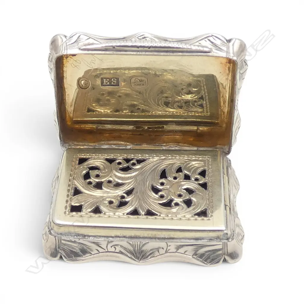 VICTORIAN STG SILVER ENGRAVED VINAIGRETTE W.40mm Image 1++