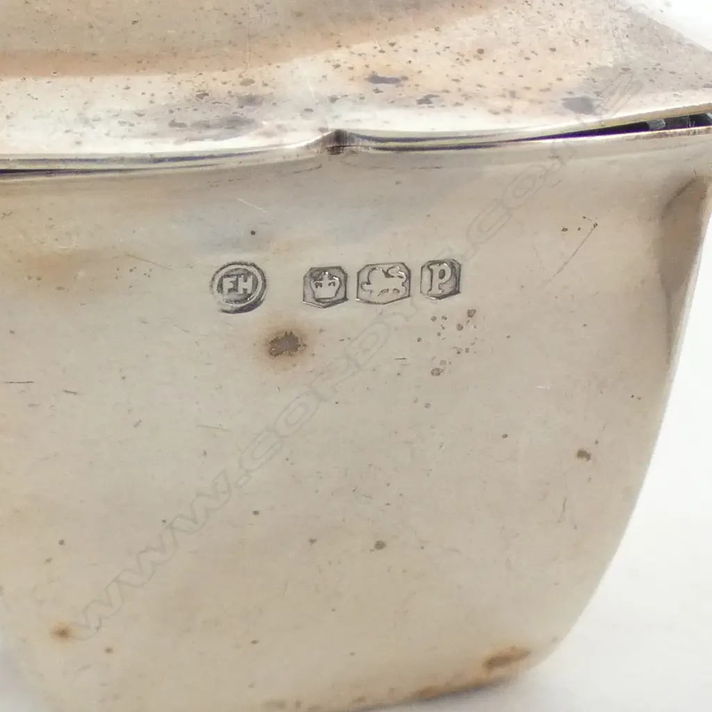 3 PCE STG SILVER CONDIMENTS Sheffield 1932 silver weight 69gms. 2 pces with blue glass liners Image 1++