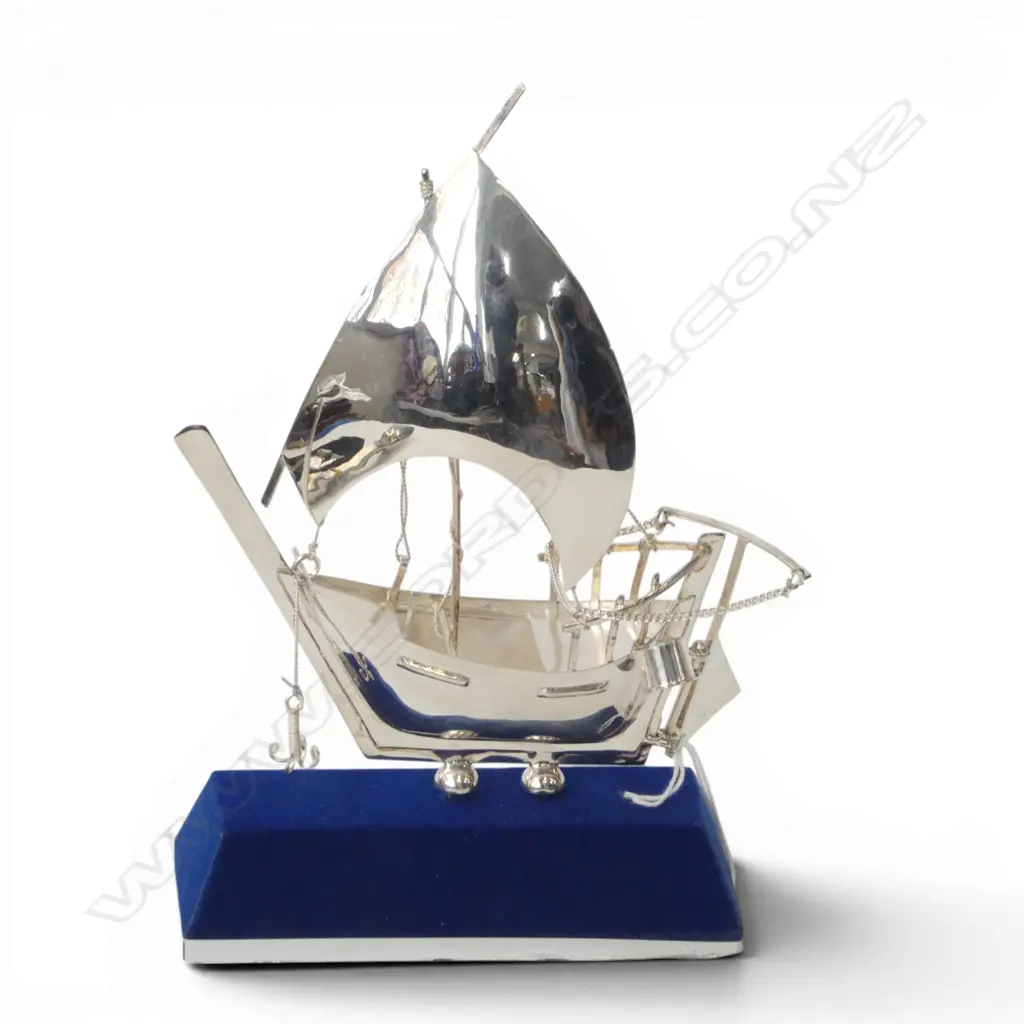 925 SILVER SAIL BOAT ON STAND H.200mm 100gms Image 1++