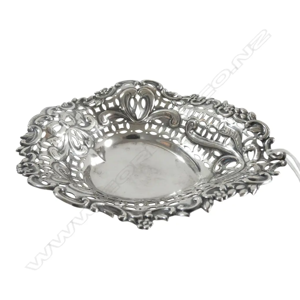 S/SILVER HEART SHAPED BON BON DISH BIRMINGHAM 1896 MAKER LEVI & SALAMAN 45.4GMS Image 1++