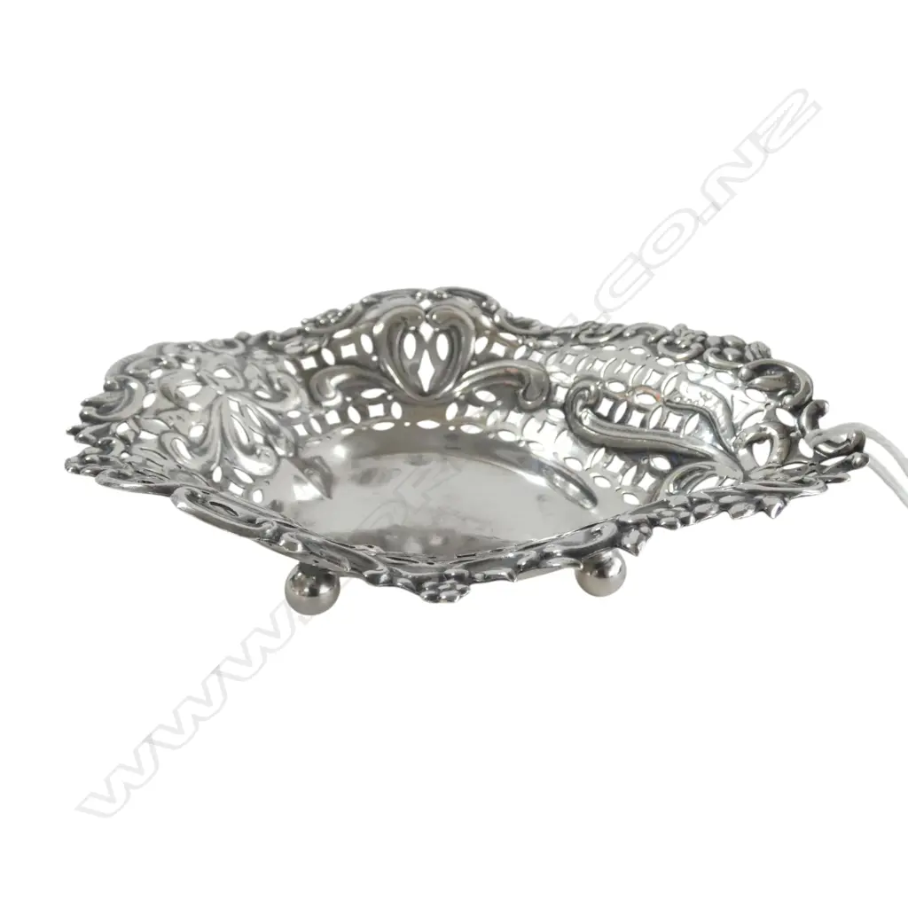 S/SILVER HEART SHAPED BON BON DISH BIRMINGHAM 1896 MAKER LEVI & SALAMAN 45.4GMS Image 1++