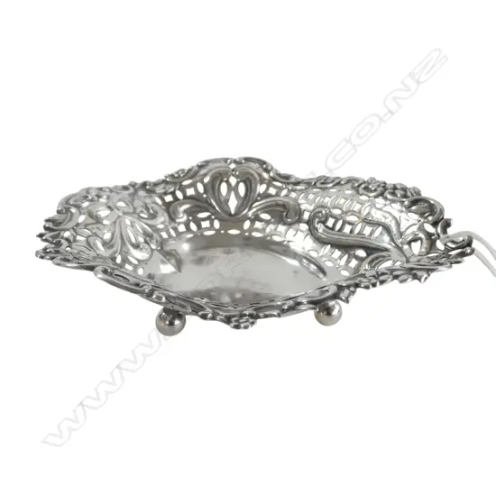 S/SILVER HEART SHAPED BON BON DISH BIRMINGHAM 1896 MAKER LEVI & SALAMAN 45.4GMS