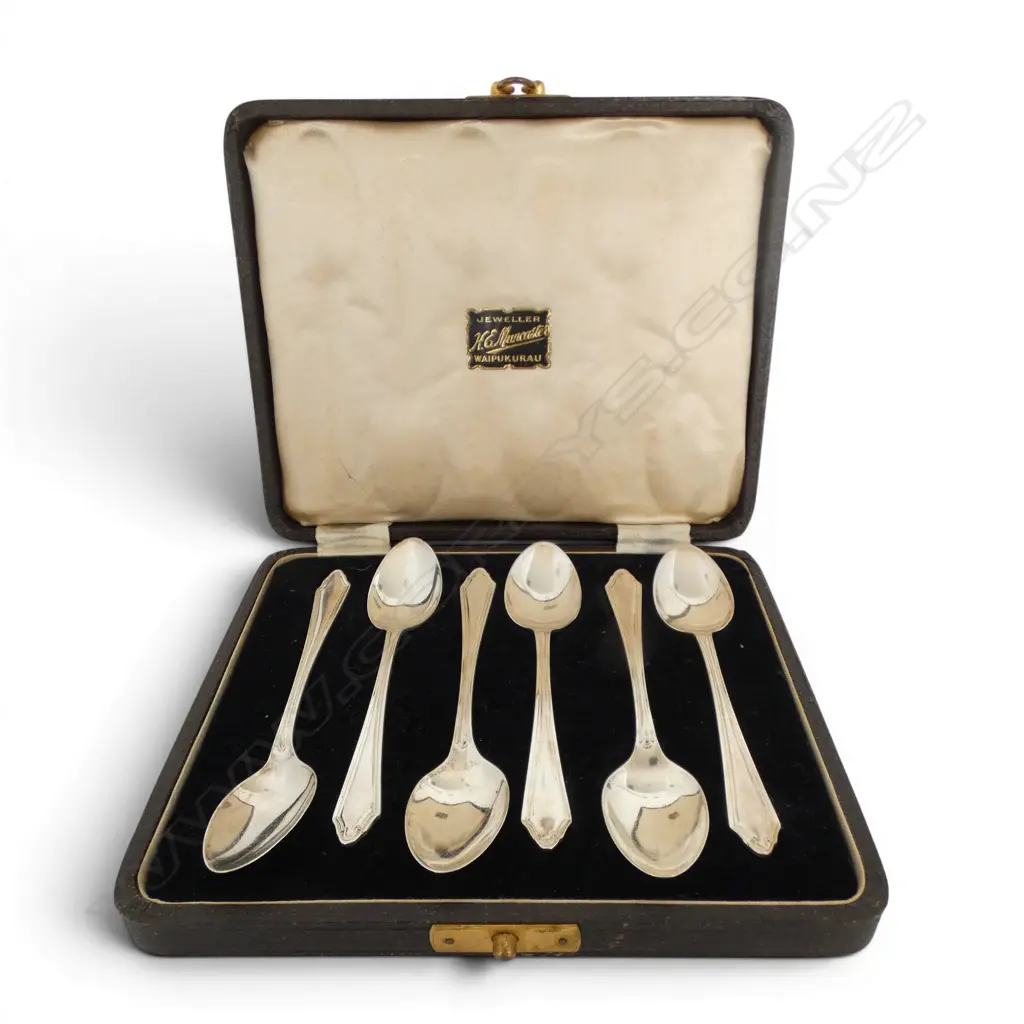 CASED SET 6 SILVER TEASPOONS Birmingham 1934. 70gms. Image 1++