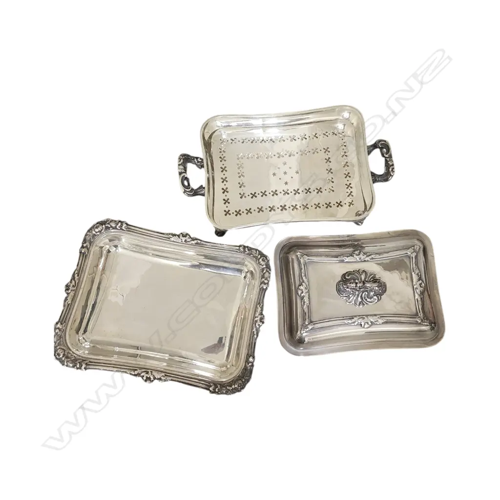 LATE VICTORIAN QUALITY SILVER PLATE WATER BASED ENTREE DISH Image 1++