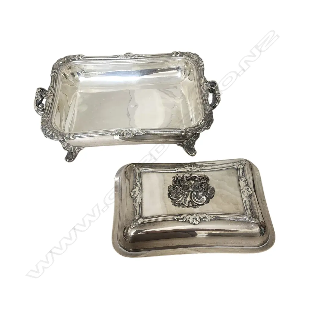 LATE VICTORIAN QUALITY SILVER PLATE WATER BASED ENTREE DISH Image 1++