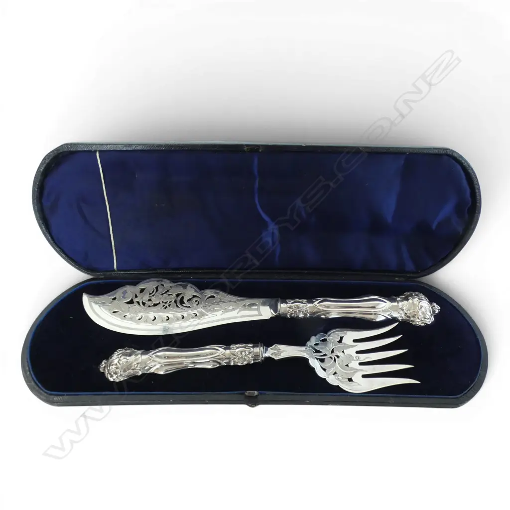 PR FANCY VICTORIAN SILVER HANDLED FISH SERVERS plated engraved blades. In original fitted box Image 1++