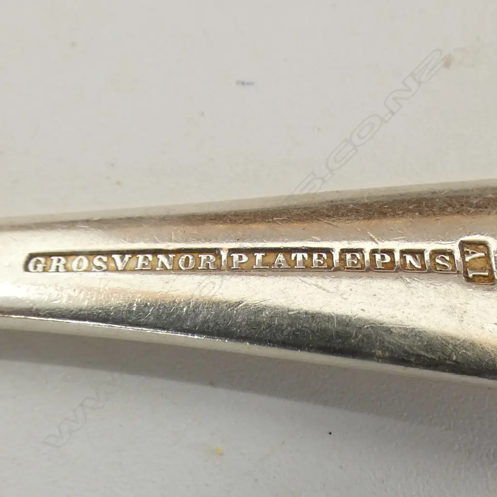CUTLERY CANTEEN w. IVORINE 'BONE' HANDLED KNIVES W.405mm Image 1++