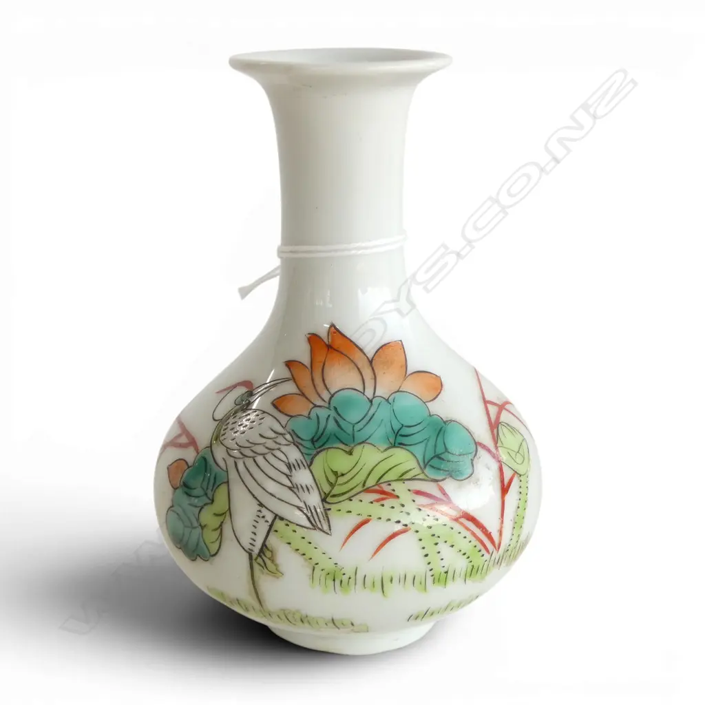 Lotus & Heron Birds-pattern Vase. Polychrome enamelled. Dia.40mm. H.115mm. Image 1++