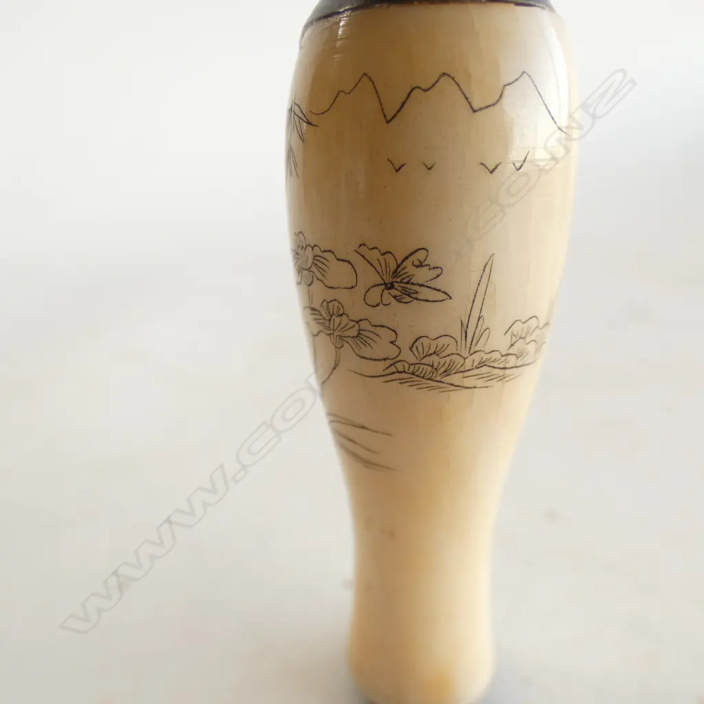 ORIENTAL CARVED BONE & WOOD SCENT BOTTLE H.110mm Image 1++