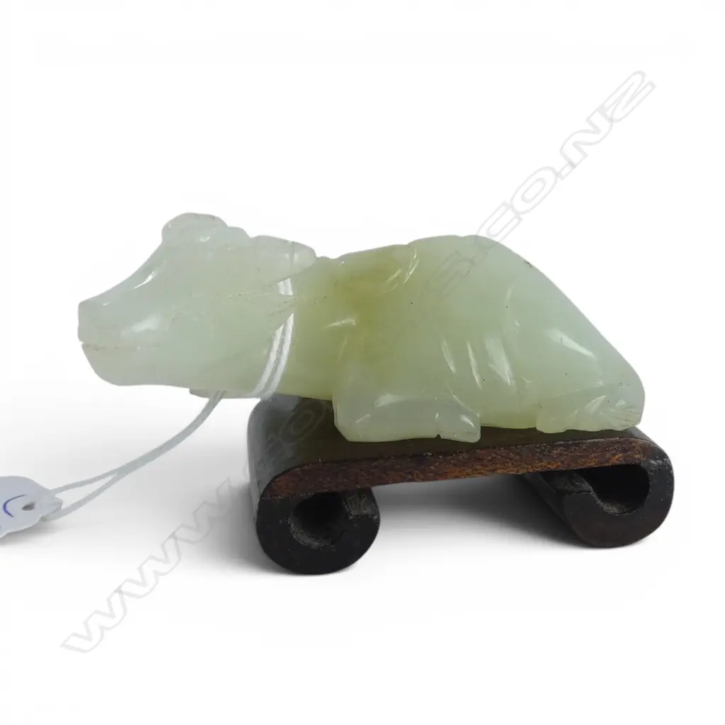 ORIENTAL CARVED JADE COW w. stand W.80mm Image 1++