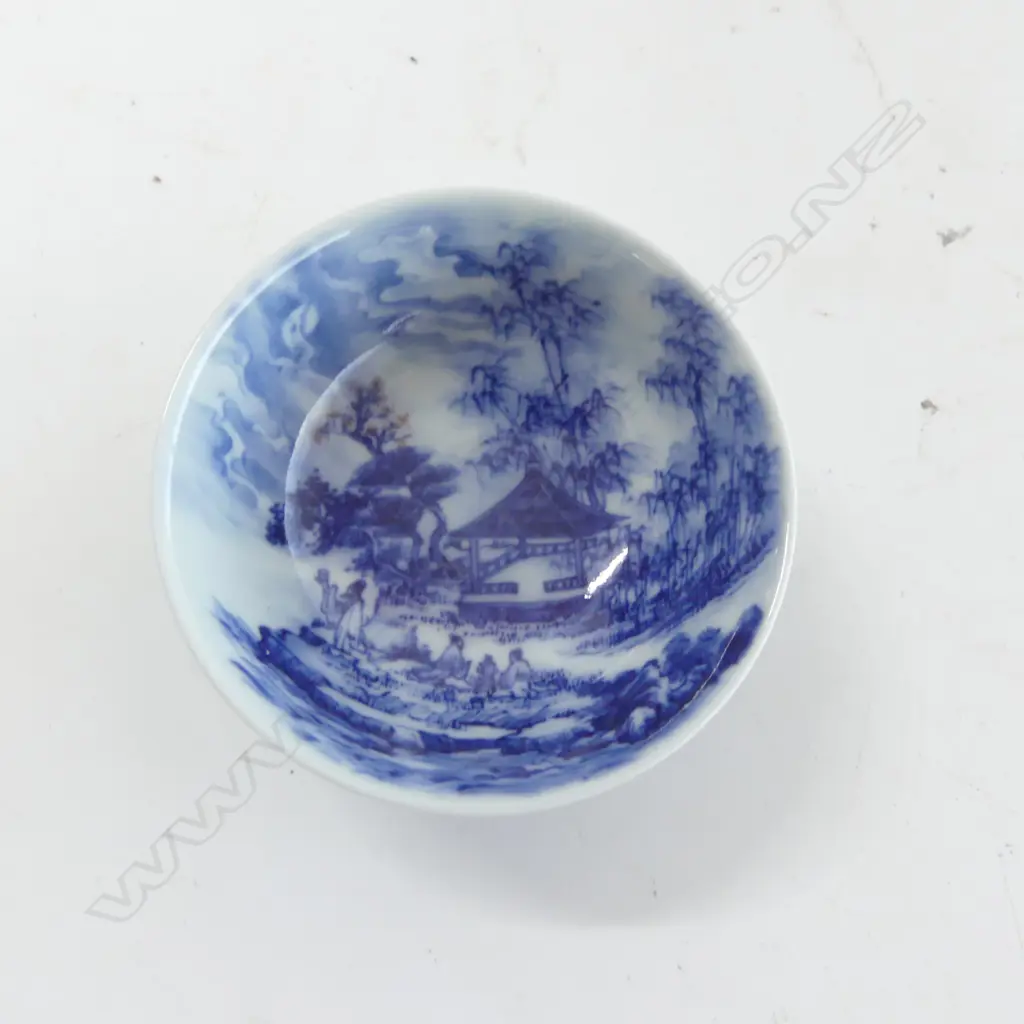 ORIENTAL B/W VASE H.200mm & CUP, BOXED Image 1++