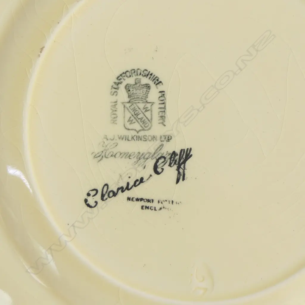 # Clarice Cliff 'Rodanthe' green colourway Leda shape plate. Dia.226mm. Small flake chip to back edge Image 1++
