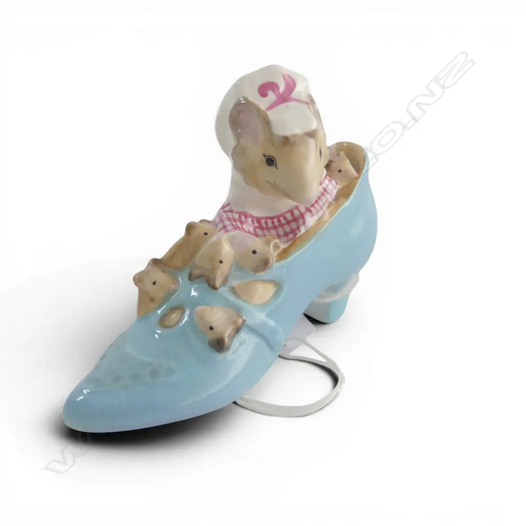 BESWICK BEATRIX POTTER THE OLD WOMAN WHO LIVED IN A SHOE, GOLD BACKSTAMP W.95mm Image 1++