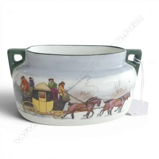 ROYAL DOULTON COACHING DAYS VASE (BLUE SKIES RARE COLOUR 1904-06) H.70mm W.120mm
