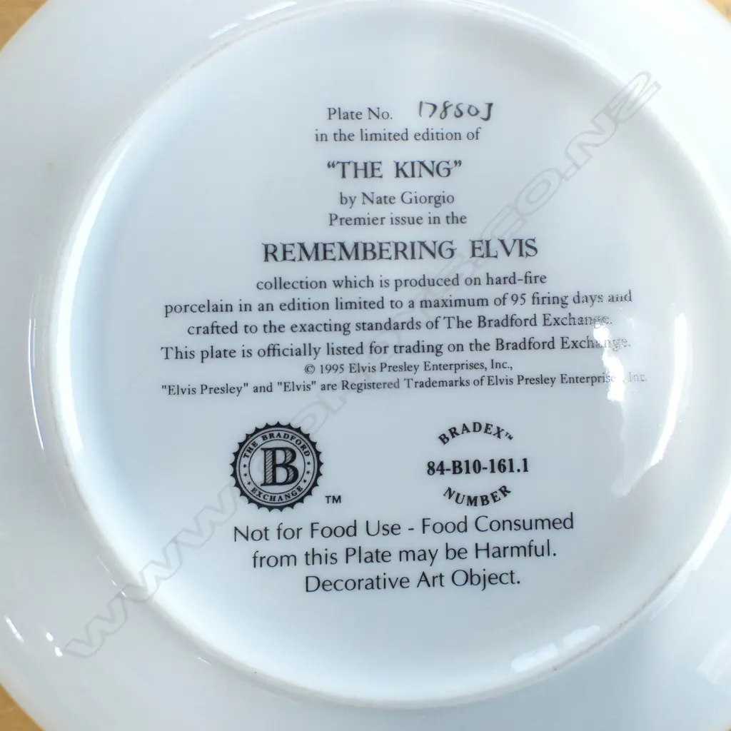 12 BRADFORD EXCHANGE ELVIS TRIBUTE PLATES, 1 plays music, Dia.190-210mm, w certificates Image 1++