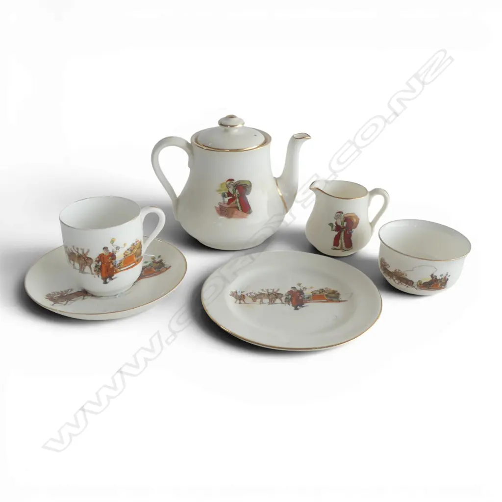3 PCE ROYAL DOULTON XMAS CHILDS TEA SET + PARAGON 'PLAYTIME' JUG H.130mm Image 1++